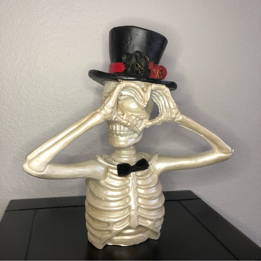 Halloween Romantic Skeleton Heart Bust with Top Hat